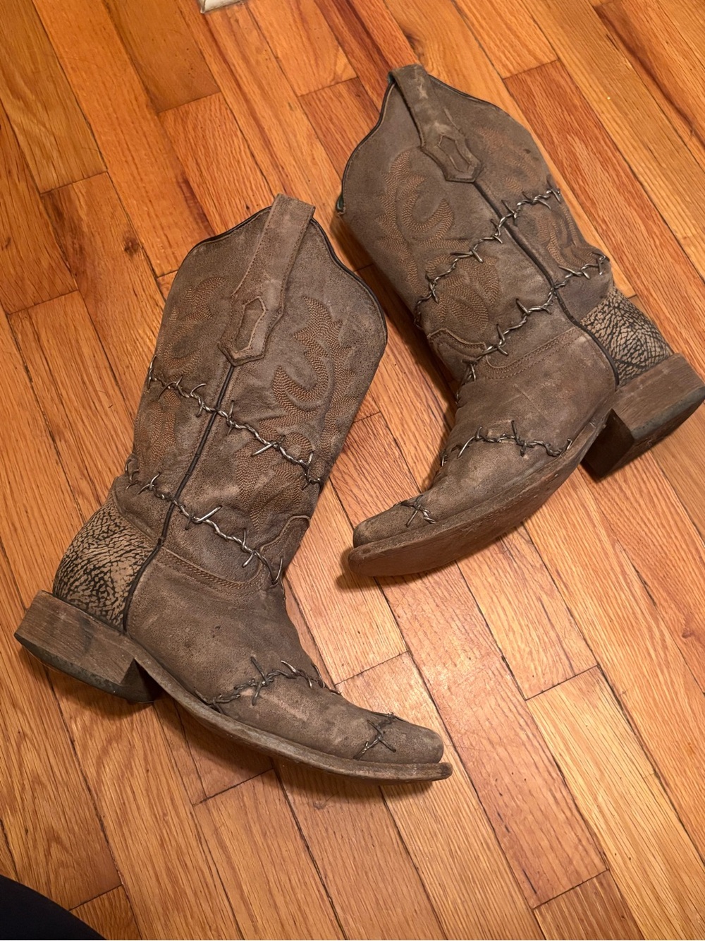 Corral Women’s Brown Distressed Western Cowboy Boots